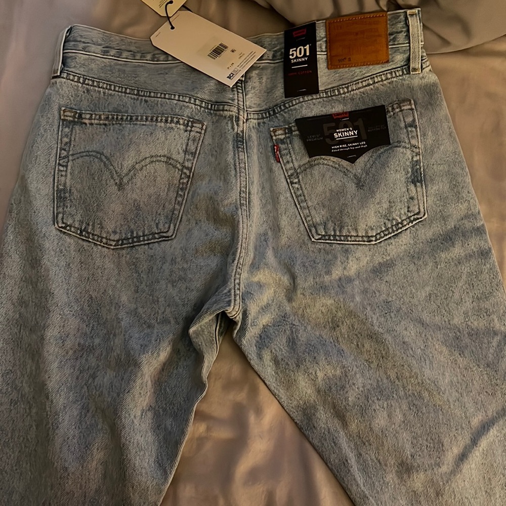 NWT Levi’s Women’s 501 Skinny Jeans (501 S)
31x28, high rise
Unworn
100% cotton